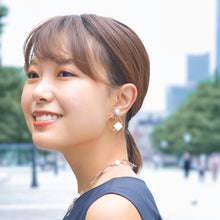 画像をギャラリービューアに読み込む, イヤリング 淡水パール カルサイト グレー ホワイト ゴールド キューブ ジオメトリック 150169