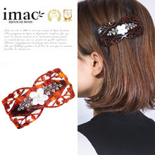 画像をギャラリービューアに読み込む, フラワーモチーフの白蝶貝の上品な光沢が美しいバレッタ