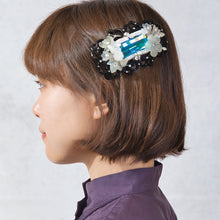 画像をギャラリービューアに読み込む, 上質なボヘミアングラスをあしらい、高級感あふれるバレッタ