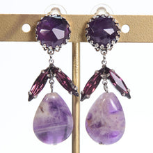 画像をギャラリービューアに読み込む, フランス製の台座に輝くアメシストとチェコ製のラインストーンを組み合わせた、イマックデザイナーによるオリジナルイヤリング
