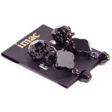 Load image into Gallery viewer, オーストリア製の台座のラインストーンとブラックアゲートを組み合わせた、イマックデザイナーによるオリジナルイヤリングです