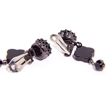 Load image into Gallery viewer, オーストリア製の台座のラインストーンとブラックアゲートを組み合わせた、イマックデザイナーによるオリジナルイヤリングです