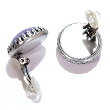 Load image into Gallery viewer, 繊細な模様が美しいバイオレットストーンのイヤリング