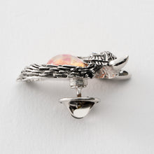 画像をギャラリービューアに読み込む, きつねモチーフのバッジ