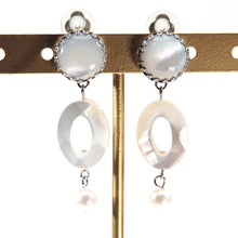 画像をギャラリービューアに読み込む, 上品な光沢が美しい白蝶貝のイヤリング
