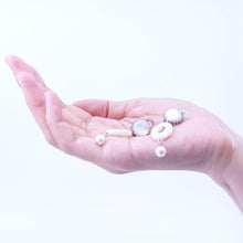 画像をギャラリービューアに読み込む, 上品な光沢が美しい白蝶貝のイヤリング