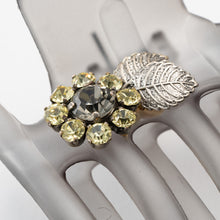Load image into Gallery viewer, ヘアクリップ スターリリー ラインストーン グレー イエロー フラワー 150898
