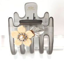 画像をギャラリービューアに読み込む, ボヘミアングラスの花モチーフをあしらったクリップ「スターリリー」