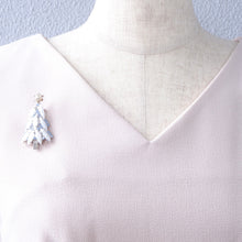 画像をギャラリービューアに読み込む, ブローチ ボヘミアングラス ラインストーン パール クリスマスツリー ホワイト ブルー 139257