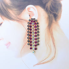 画像をギャラリービューアに読み込む, 【仲里依紗さん着用】イヤリング ラインストーン ピンク グレー オーロラカラー ロング 123549