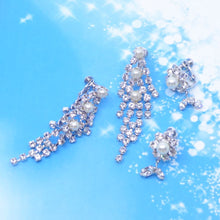 画像をギャラリービューアに読み込む, 【谷本安美さん着用】イヤリング ラインストーン パール クリアカラー フラワー 145676