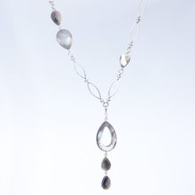 画像をギャラリービューアに読み込む, 黒蝶貝の上品な光沢が美しいネックレス