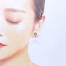 Load image into Gallery viewer, 【もえのあずきさん着用】イヤリング ジェイド 天然石 ラインストーン ピンク 149575