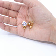 Load image into Gallery viewer, シャープなカッティングが美しいビジューイヤリング