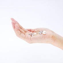 画像をギャラリービューアに読み込む, 【 松丸友紀 アナ着用】イヤリング 淡水 パール ラインストーン クリアカラー ホワイト 129340