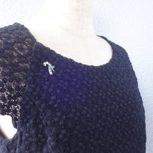 画像をギャラリービューアに読み込む, バッジ ラインストーン ホワイト レッド グリーン ステッキ クリスマス 杖 リボン 143166 メール便