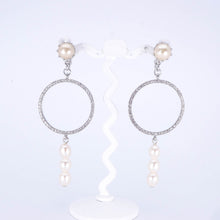 画像をギャラリービューアに読み込む, 淡水パールとラインストーンの組み合わせが上品なイヤリング