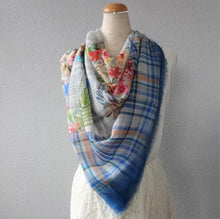 画像をギャラリービューアに読み込む, スカーフ コットン レーヨン シルク ブルー グレー フラワー チェック 正方形 151042 メール便
