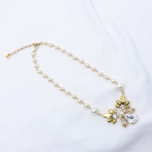 画像をギャラリービューアに読み込む, スワロフスキークリスタルのきらめきとパールの輝きが美しいネックレス