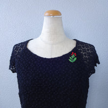 画像をギャラリービューアに読み込む, ブローチ 七宝 木の実 レッド グリーン 150069 メール便