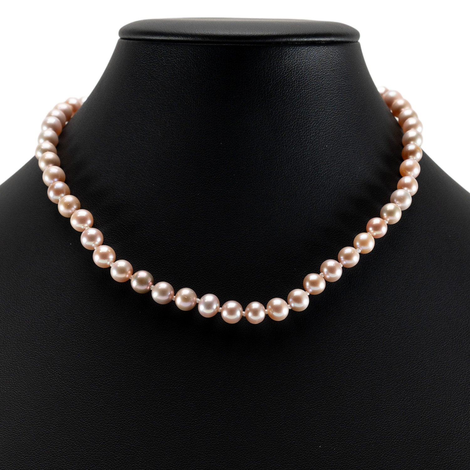 上品な光沢が美しい淡水パールのネックレス