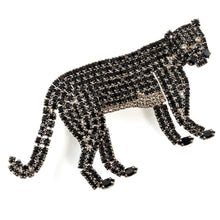 Load image into Gallery viewer, 黒豹の美しさとしなやかさを象徴するビジューブローチ
