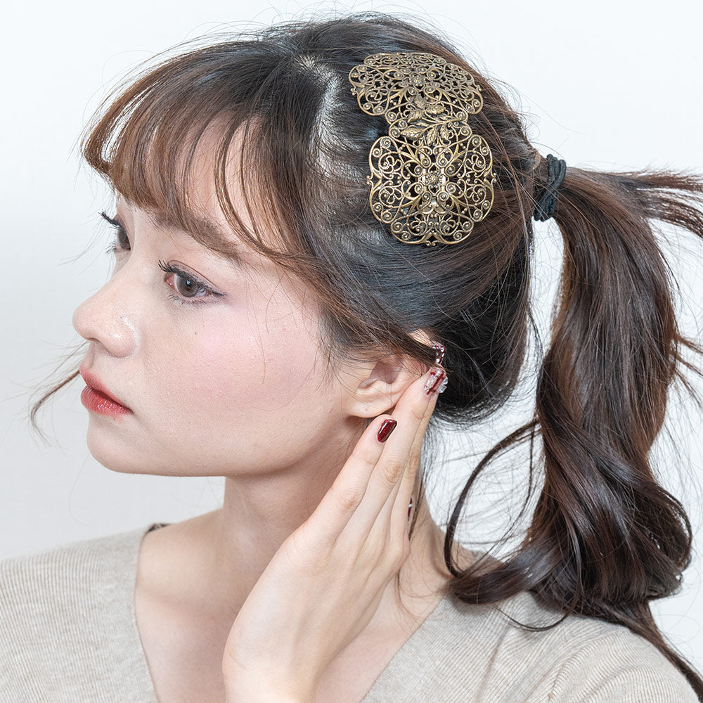 アンティーク調のレースメタルの曲線が美しいヘアバレッタ
