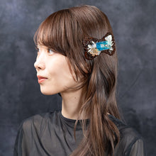 画像をギャラリービューアに読み込む, バレッタ ボヘミアングラス 天然石 カーネリアン 白蝶貝 クォーツ ラインストーン ブルー クリアカラー ブラウン フラワー 留金8cm 142497
