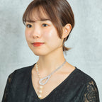 ラインストーンと大粒のパールを組み合わせたネックレス