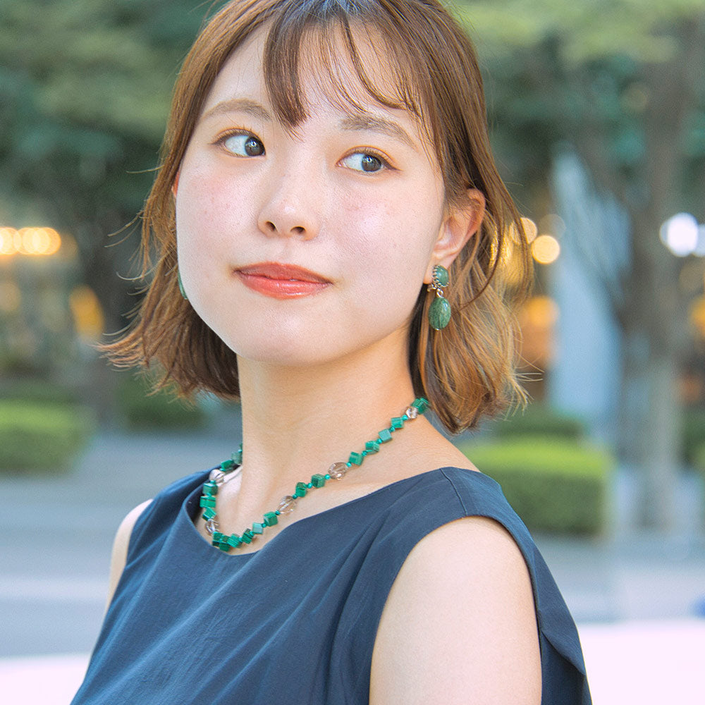 マラカイトとスモーキークォーツを組み合わせたネックレス