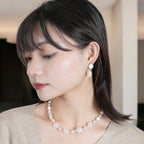 上品な光沢が美しい白蝶貝のイヤリング