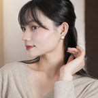 上品な光沢が美しい白蝶貝のイヤリング