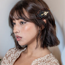 Load image into Gallery viewer, バレッタ ボヘミアングラス 七宝 パール ブラウン フラワー 153073
