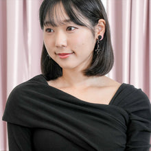 画像をギャラリービューアに読み込む, イヤリング ラインストーンブラック ハンギング フラワー er098548
