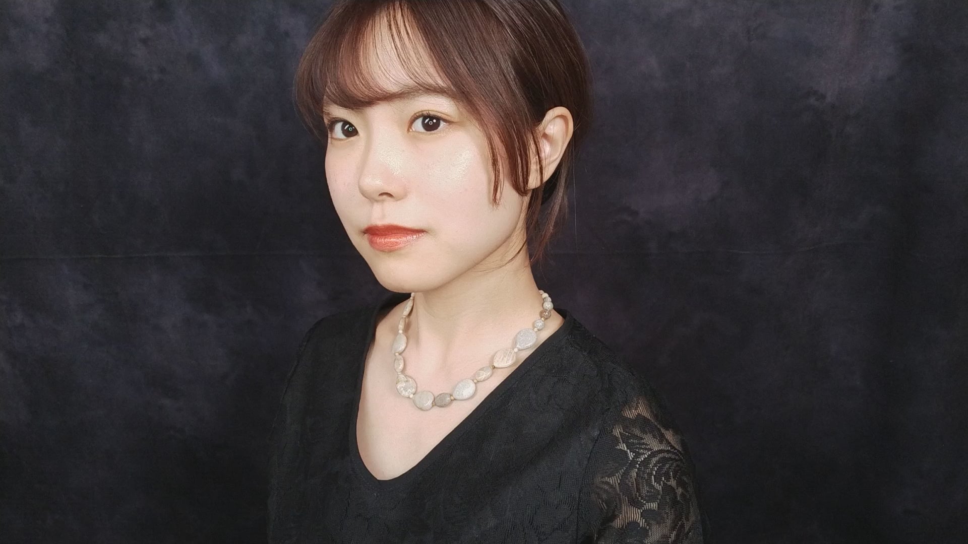 肌なじみの良いナチュラルカラーが美しいコーラルフォッシルのネックレス