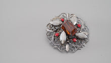 Load and play video in Gallery viewer, ブローチ ボヘミアングラス レッド グレー レース ペンダント 2WAY 143068
