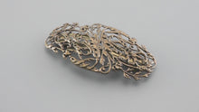Load and play video in Gallery viewer, バレッタ レースメタル ブロンズ 葉 留金9cm ba153075
