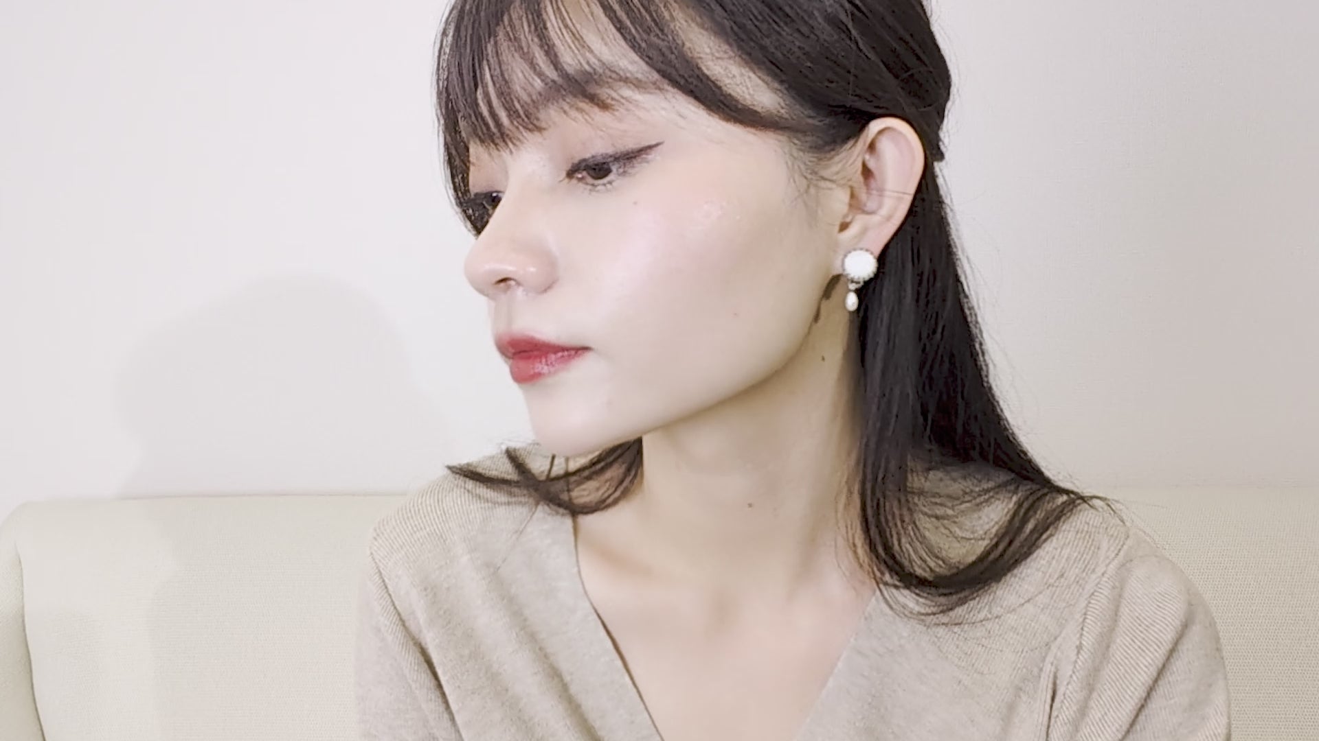 上品な光沢が美しい白蝶貝のイヤリング