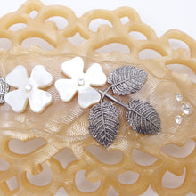 Load image into Gallery viewer, Hair Valletta White Butterfly Shell Beige White Flower 149771
