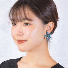 画像をギャラリービューアに読み込む, イヤリング ラインストーン ブルー オーロラグリーン フラワー 084611
