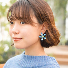 画像をギャラリービューアに読み込む, イヤリング ラインストーン ブルー オーロラグリーン フラワー 084611
