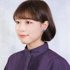 大粒のラインストーンが美しく輝くイヤリング