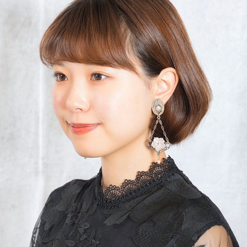 上品な光沢が美しい蝶貝と淡水パールのイヤリング