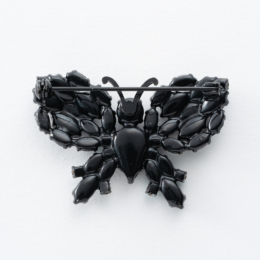 蝶々モチーフのラインストーンブローチ