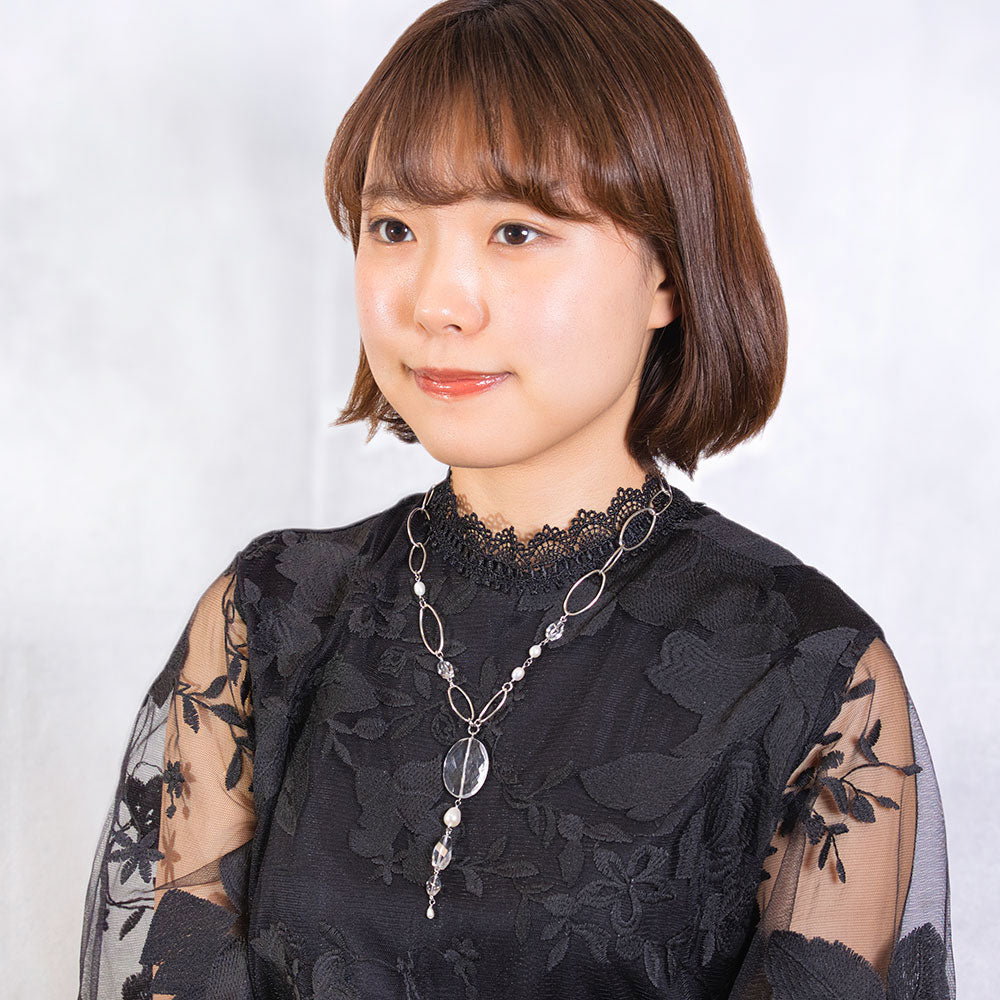 上品なクリアカラーが美しいクォーツのネックレス