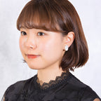 上品な光沢が美しい白蝶貝のイヤリング