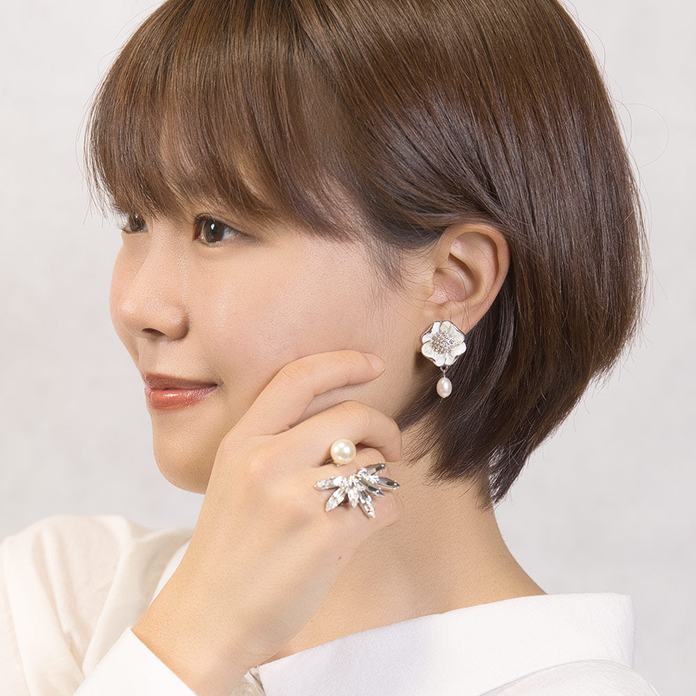 【陶山恵実里さん着用】イヤリング 七宝 淡水パール ホワイト フラワー 148248