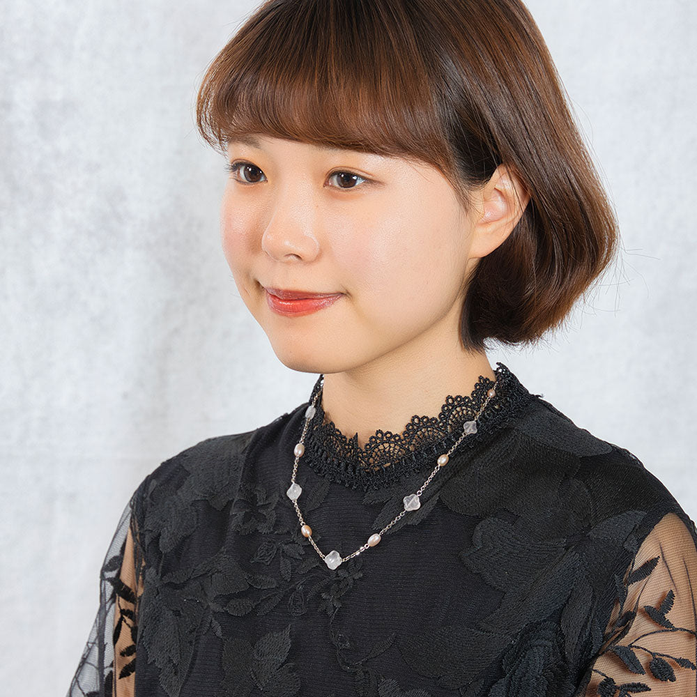 上品なピンクが美しいローズクォーツのネックレス