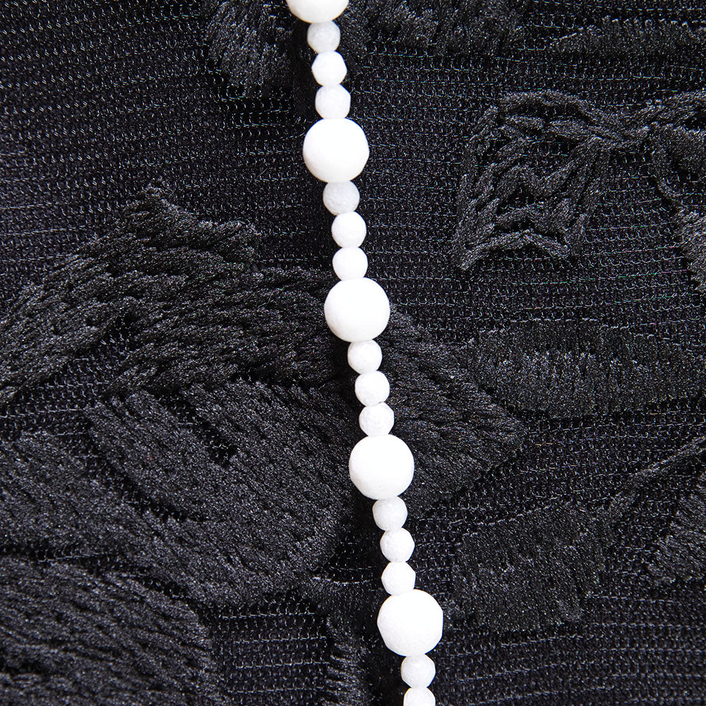 ファセットカットされた純白のジェイドが美しいロングネックレス