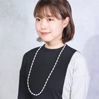 ファセットカットされた純白のジェイドが美しいロングネックレス
